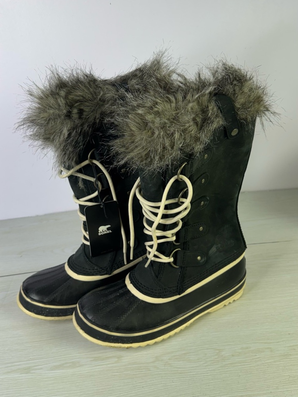 NWT Sorel Joan of Arctic Boot - Black and Gray, Size 7.5